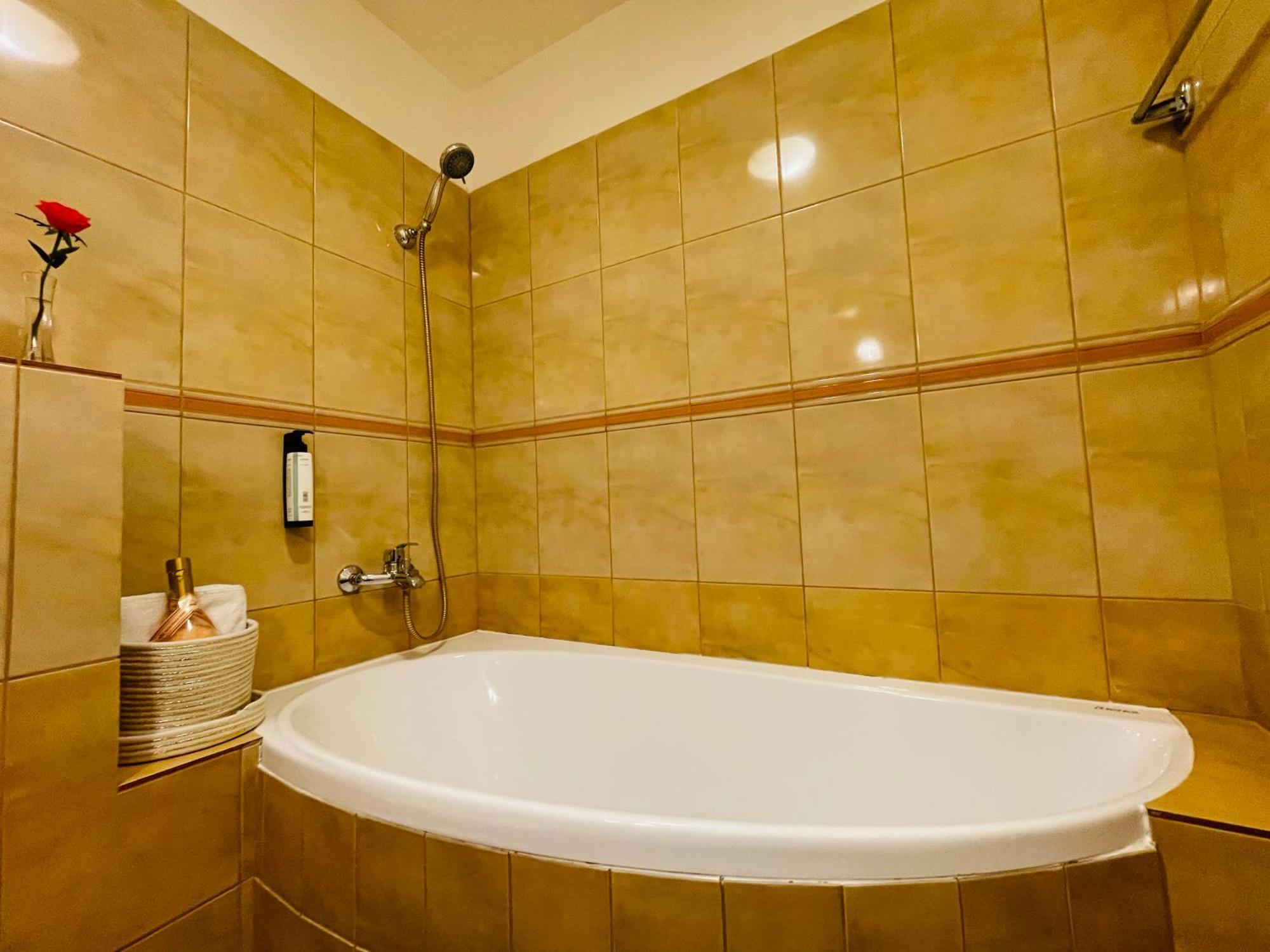 Hotel Majovey Жилина Екстериор снимка
