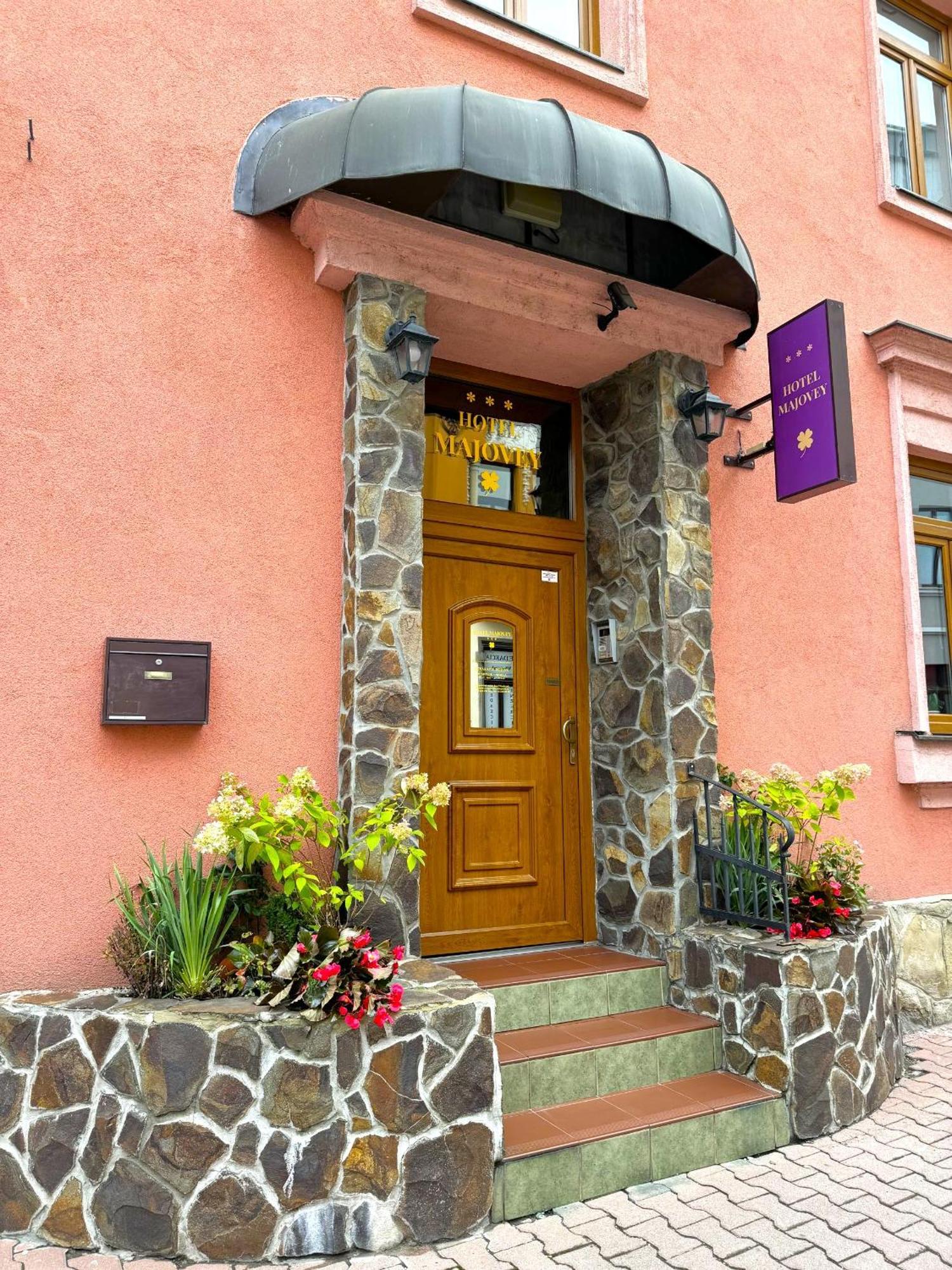 Hotel Majovey Жилина Екстериор снимка
