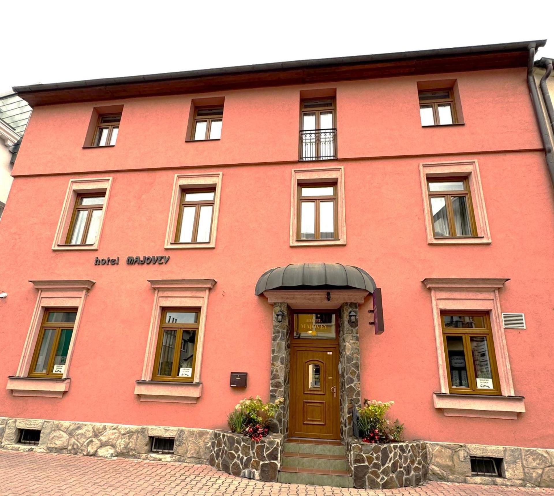 Hotel Majovey Жилина Екстериор снимка